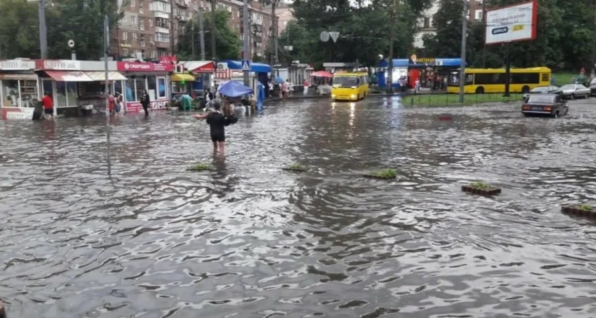 DubovoySlavyans's tweet photo. Карма таки догнала киевских дурачков злорадствовавших по поводу наводнения в Крыму.
В результате сильного ливня в Киеве затопило метро и подземные переходы. Как заявил Кличко, к ливням были готовы, но они оказались слишком сильными. https://t.co/TZEjwFtIqd
