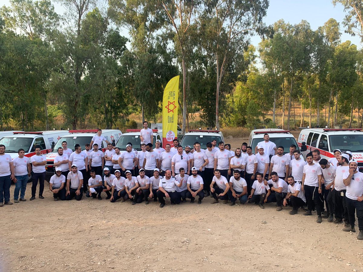 chaverim_'s tweet photo. יום גיבוש לבני השירות האזרחי במגן דוד אדום

עשרות בני השירות המתנדבים במגן דוד אדום כנהגי אמבולנס וחובשים ומצילים חיים ללא הפסקה! השתתפו ביום גיבוש מהנה.
בני השירות נהנו משלל פעילויות שנועדו לתת להם פסק זמן מהעשיה השוטפת ולעזור בגיבוש הקבוצתי
@mda_israel https://t.co/39S6B3AcUT