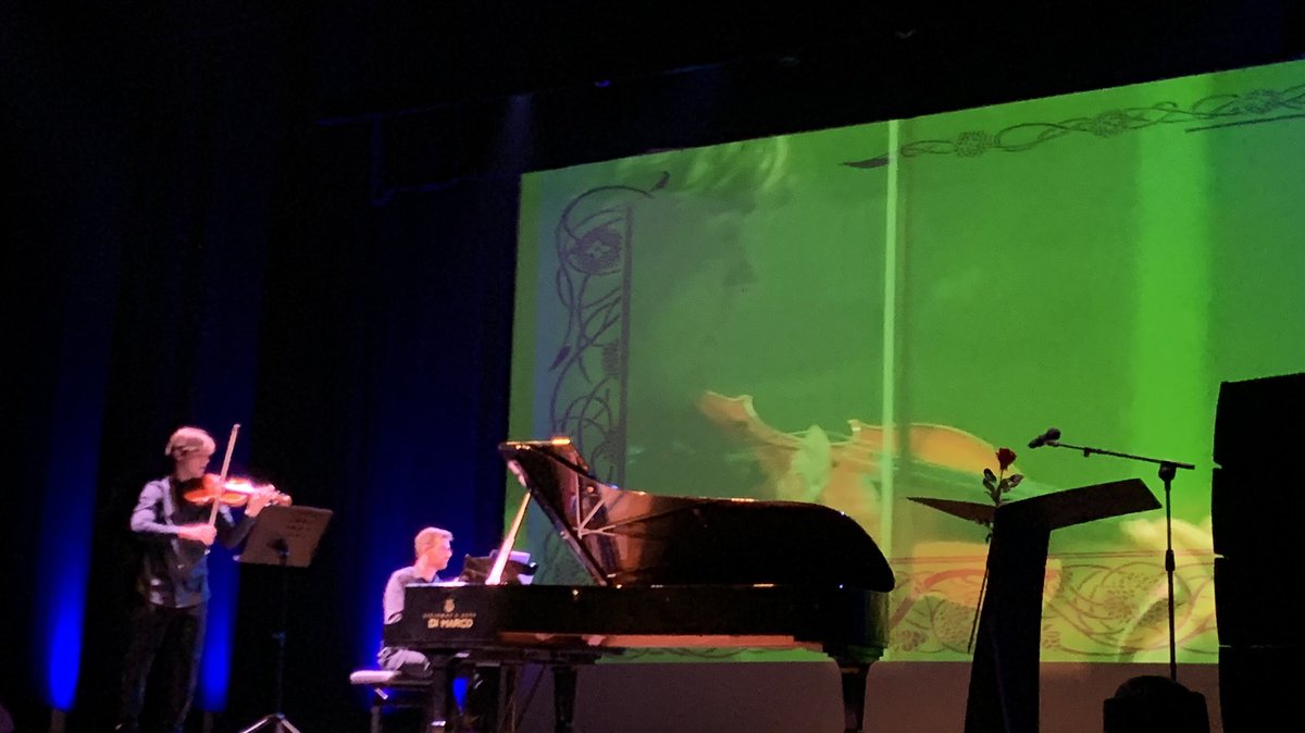La terza serata di #milanesiana21 al teatro Ventidio Basso di Ascoli Piceno inizia con l’intervento di <a href="/lmazzarotto1/">Leonardo Mazzarotto</a>, che legge alcune poesie dalla sua nuova raccolta “In ascolto” <a href="/lanavediteseoed/">La nave di Teseo</a> e interpreta "3 Romanze op. 94" con Filippo Tenisci.
