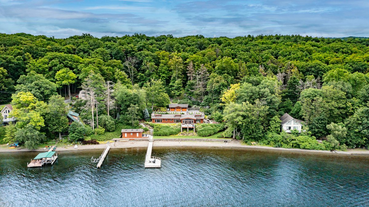 Altavation's tweet photo. Check out this gorgeous Seneca lake listing we were able to capture images of for Luanne Palme.
https://t.co/vu8ITDN7Xn
 #Altavation #drone #aerialphotography #dronephotography #droneoftheday #dronelife #DSG #dronepilot #dronephoto #dronevideo #droneshots #dronepic #realty https://t.co/R6uQEfxLlt