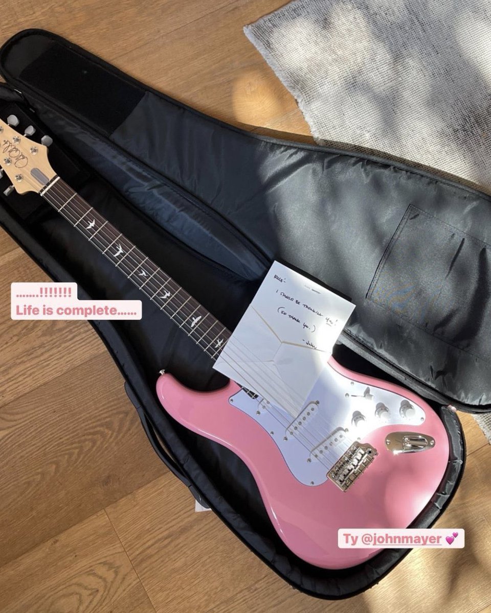 𝐋𝐨𝐯𝐞, 𝐑𝐨𝐬𝐢𝐞. tweet media