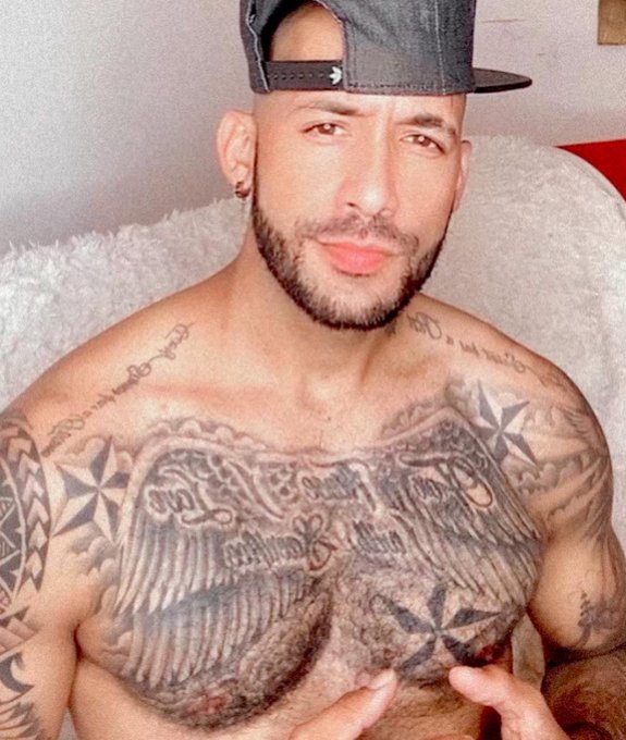 con ropa o sin ropa? 😜 https://t.co/aoE9RehqNx<a href="/tag/stillthatnigga"class="tags"><span>#stillthatnigga</span></a>