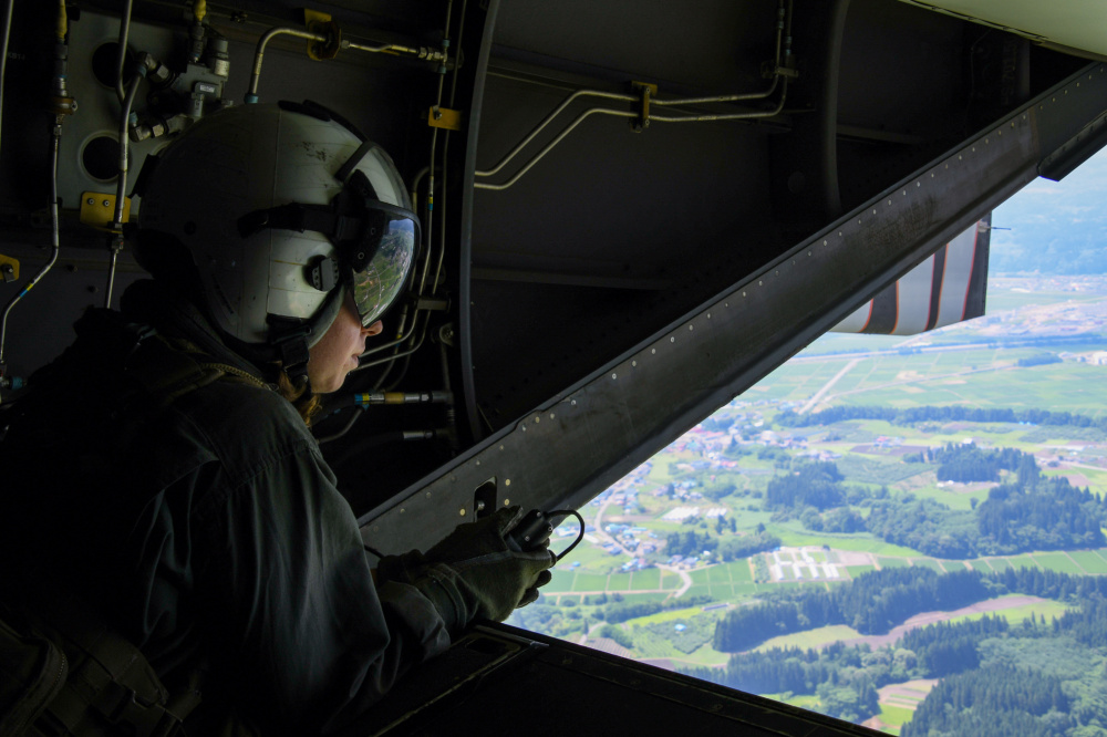 USPACOM's tweet photo. An MV-22B Osprey, assigned to the “Flying Tigers” of #VMM262, conducts training exercises over Japan. #Readiness https://t.co/O4p5MpR88V