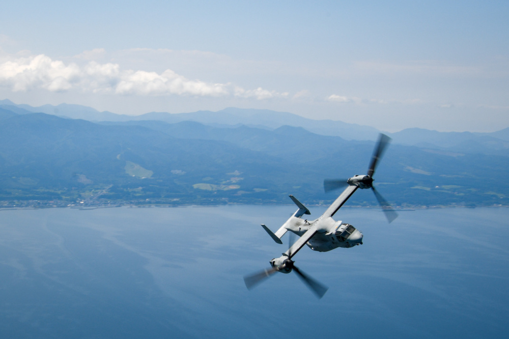 USPACOM's tweet photo. An MV-22B Osprey, assigned to the “Flying Tigers” of #VMM262, conducts training exercises over Japan. #Readiness https://t.co/O4p5MpR88V