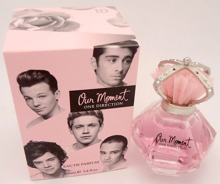 11 Years of 1D giveaway. 

- History shirt 
- 1D blanket 
- Our Moment perfume 

MUST BE FOLLOWING AND MUST RT THIS!! 

International. ✨