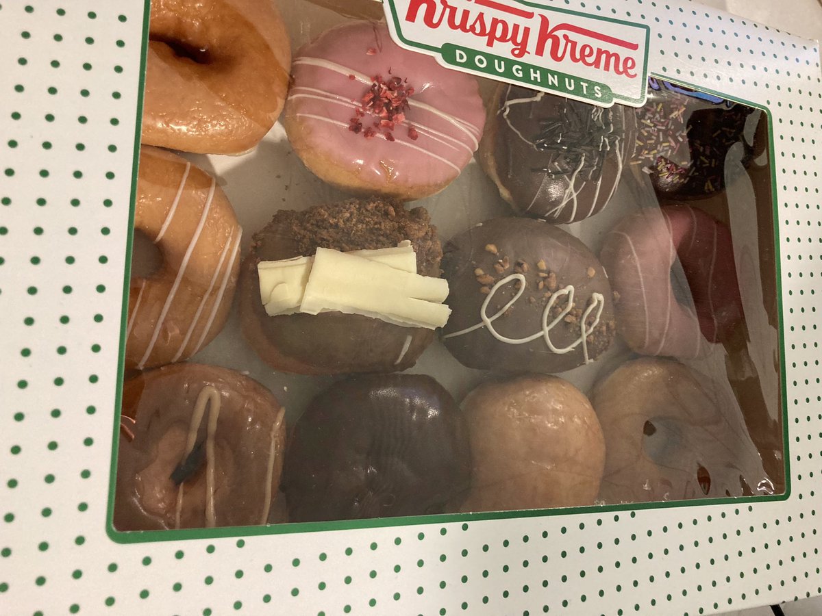 When a parents brings you these at the end of quite easily the busiest shift I think I have ever worked in my 15 years as a paediatric emergency nurse <a href="/xhoganex/">Em 💙🐝</a> 😊 #mademesmile #winterinsummer #NHS