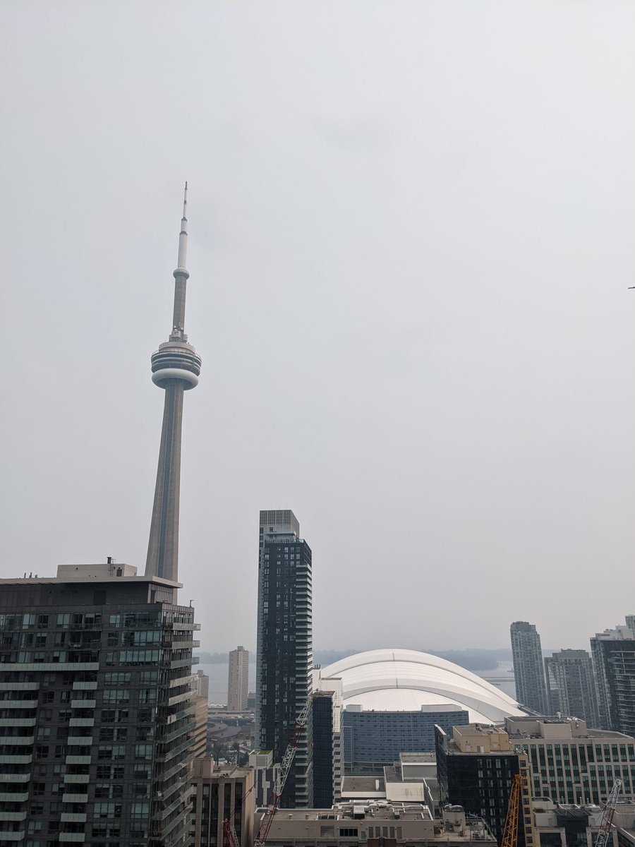 climatechangec4's tweet photo. Why is no one talking about the wildfires in NW Ontario and it’s impact on air quality in Toronto? AQI in Toronto right now is 186!!! THIS IS A HEALTH EMERGENCY!!! 🚨@CTVToronto @BBCWorld @CPHO_Canada @JohnTory #Ontario #wildfire #Canada #cdnpoli #Toronto #ClimateCrisis https://t.co/vueOss8rUg