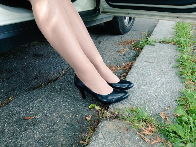 Thank you, dear, for these lovely leather heels. 9,5 are not easy to find. They have no idea what an<a href="/tag/sockworship"class="tags"><span>#sockworship</span></a>