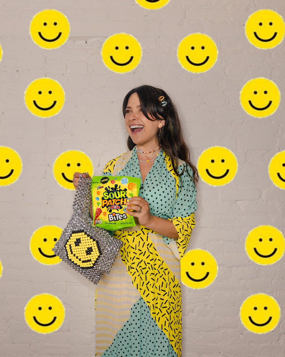 VickiRutwind's tweet photo. #ad @SourPatchKids candy always makes me happy, so I’m excited to announce that the new #SOURPATCHKIDS Bites are coming to @Walmart! They have that same Sour Then Sweet flavor, but they’re in smaller bite size pieces. Preorder them today! (https://t.co/IgF9g9SAjh) #snacks https://t.co/3RZLdgoV2V