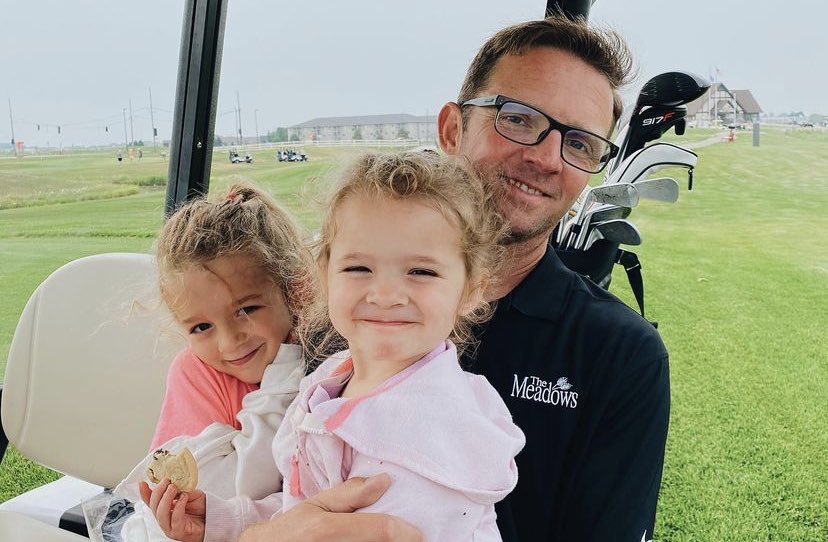 m3moorhead's tweet image. The golf tourney has had a lot of the same sponsorship the 2 years it’s been in existence but none more than from this guy! What an absolute gem of a pro and a human..is #ProHuman a thing? 🤷🏻‍♀️ Makes some pretty adorable little humans too! #familyaffair #thanksJay
