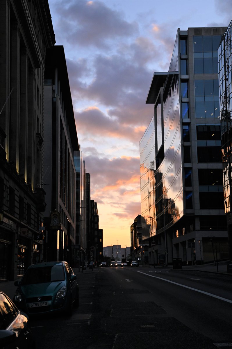 Sun setting in Glasgow @westgeorgestreet @glasgow @reflections