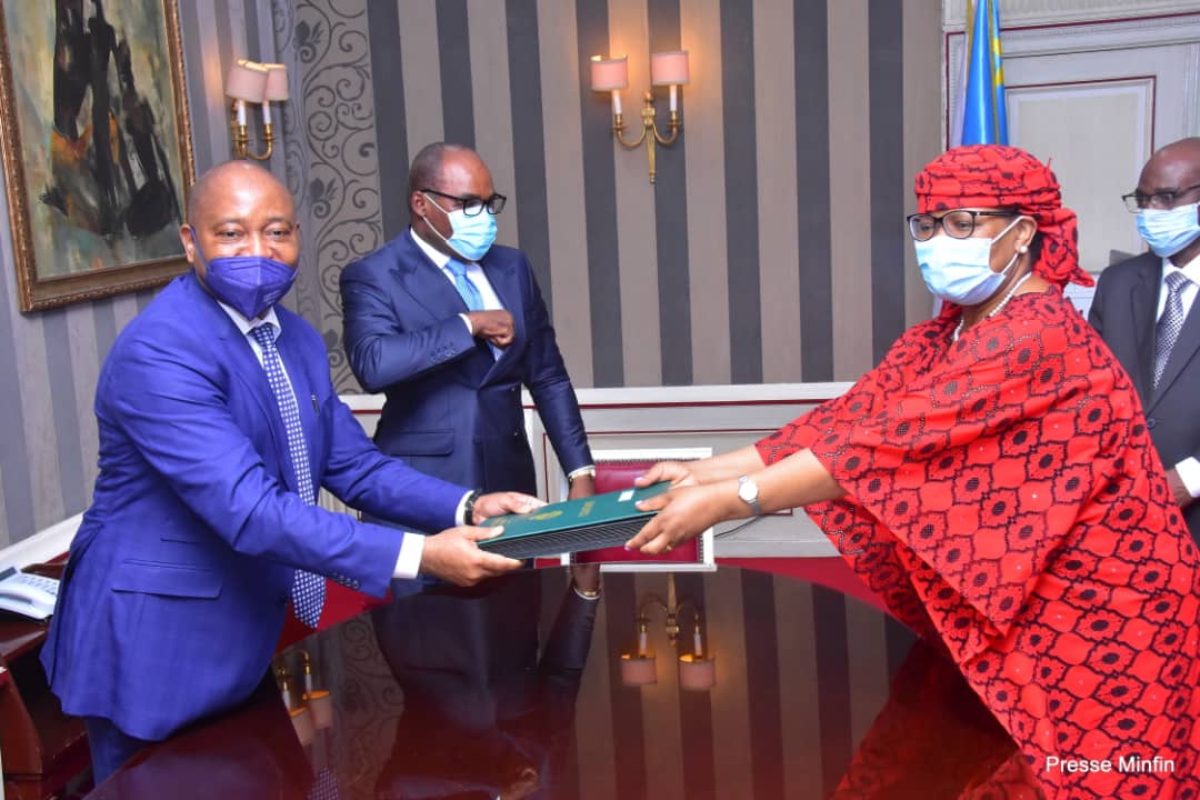 radiookapi's tweet image. RDC : la gouverneure de la BCC veut « dédollariser » l’économie congolaise et assurer la croissance de l’économie
radiookapi.net/2021/07/19/act…