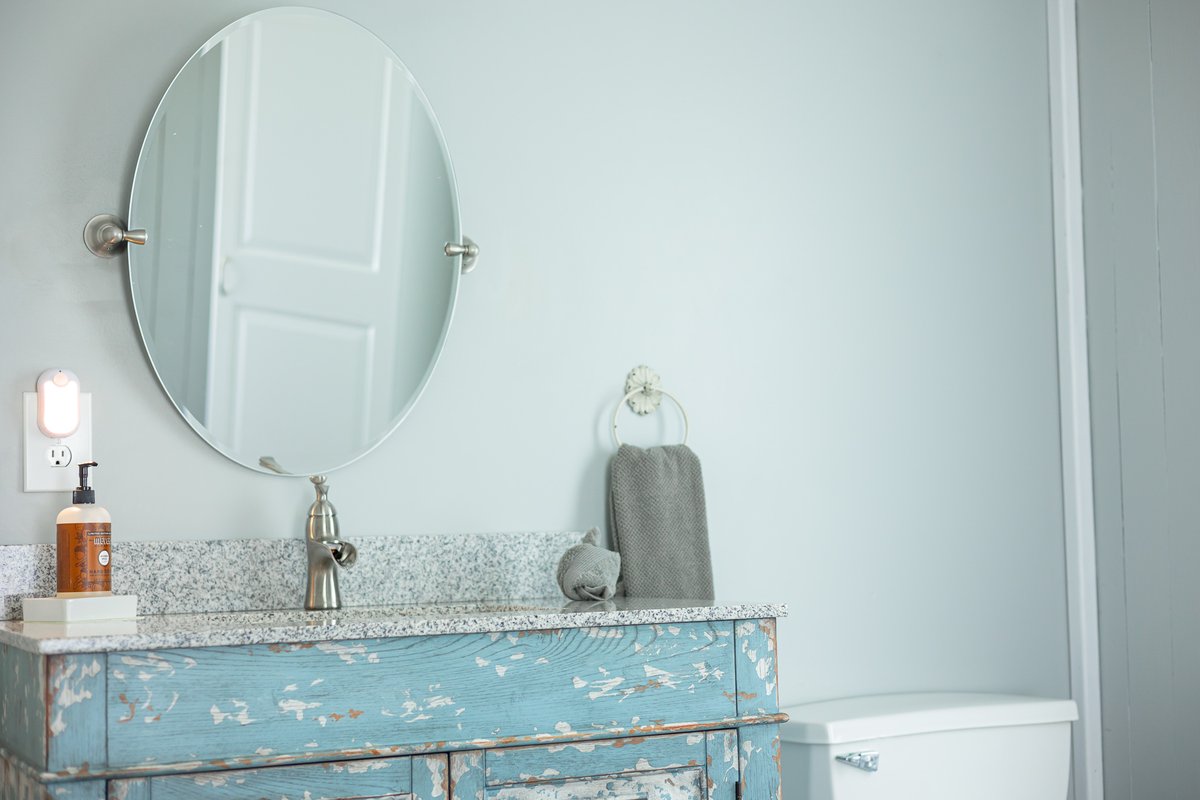 Capturing a space takes preparation and knowing the right angles to pick. When you're showing off your home, how do you like to style it? We enjoy this rustic modern look to this 1930's cabin. View our content on YouTube: bit.ly/2X1WQlR