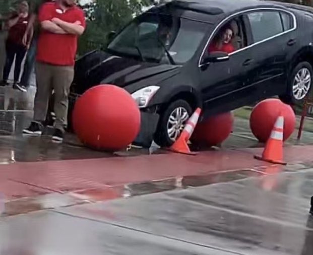 BarstoolNCdavid's tweet photo. This happened in Holly Springs today and it’s honestly impressive https://t.co/WYx6zpT6vy