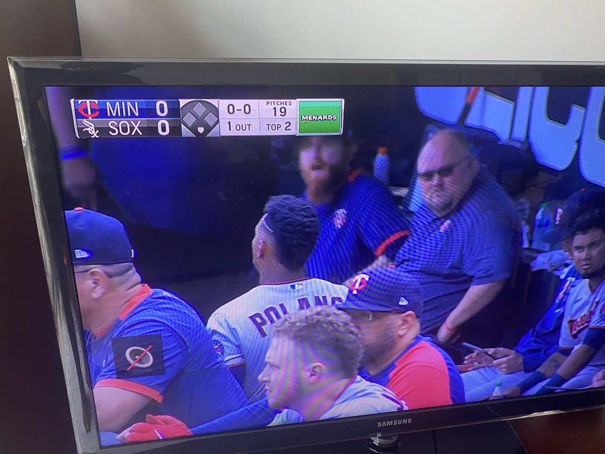ptmChicago's tweet photo. @BarstoolBigCat @CoachDuggs  Duggs coaching the @Twins now! https://t.co/Qt5YvXqPPM