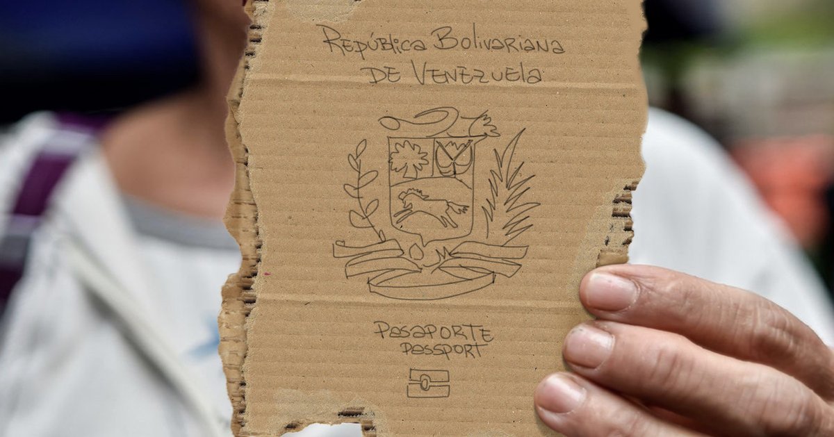 ChiguireBipolar's tweet photo. Comunidad Internacional sucumbe ante la lastima y anuncia que aceptará pasaportes venezolanos hechos a mano https://t.co/Owz8CxW5TY https://t.co/B1MyHnAjqr