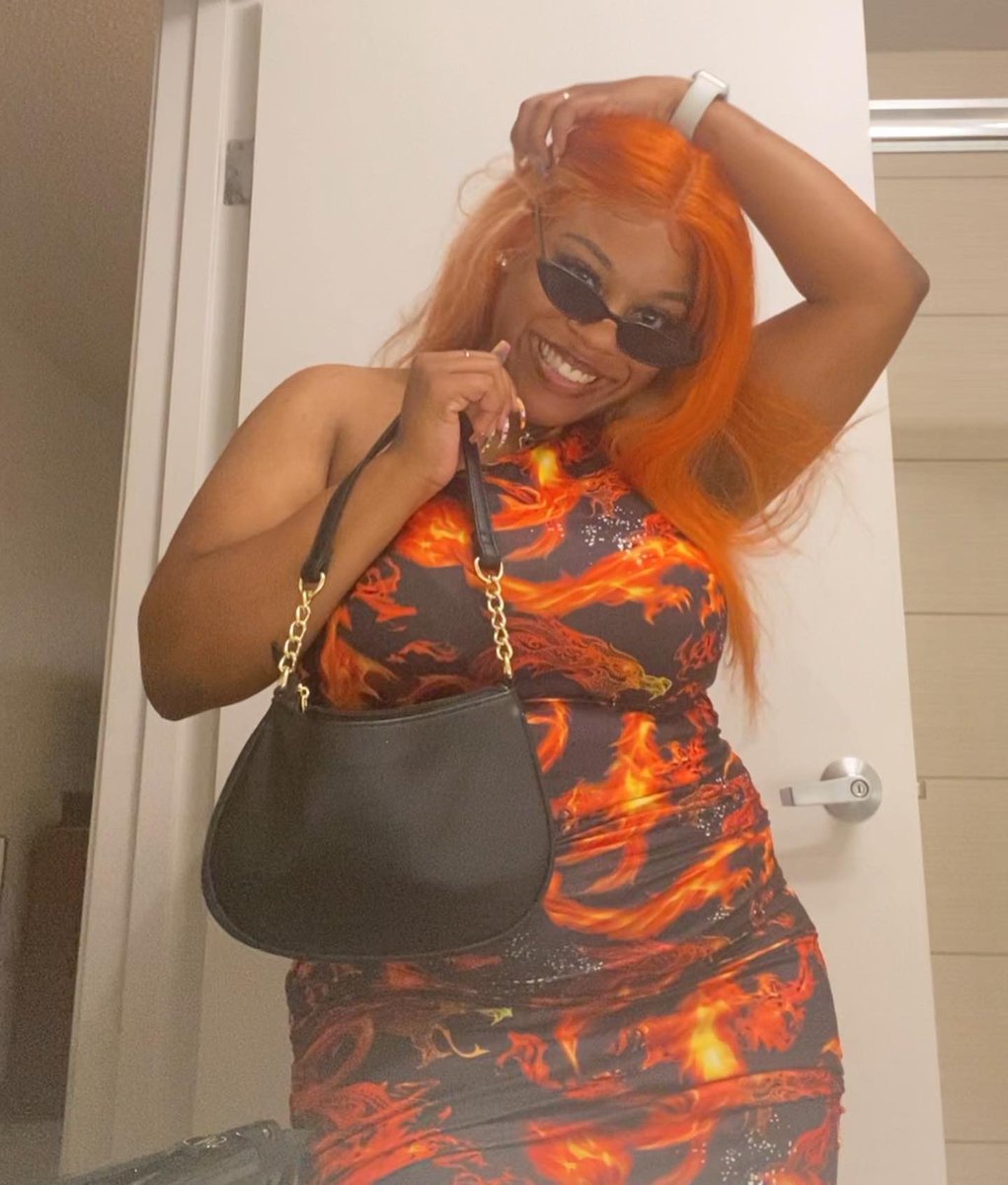 _xxGiaaa's tweet photo. Not too close😉🔥 https://t.co/VEEB7W8Mt6