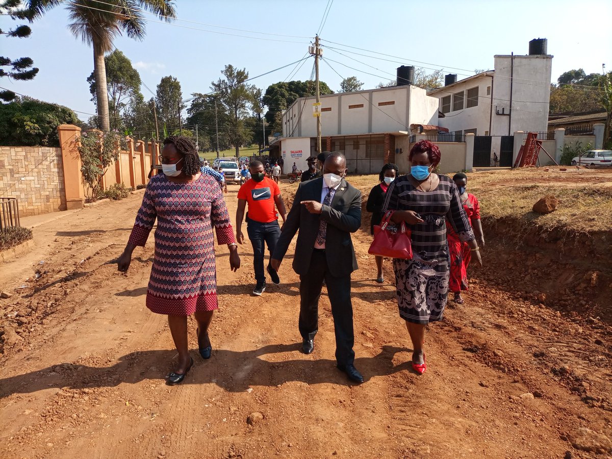 MathiasMpuuga's tweet photo. We have been inspecting ongoing road works in Masaka City. A number of roads are going to be upgraded to tarmac this year. We commend Mayor @NamayanjaFlore1 for her efforts in trying to save public spaces from being taken over by the usual suspects. #AccountabilityAndService https://t.co/eNVsdXQ2rs