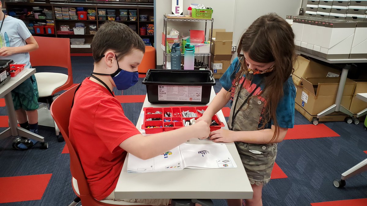 MediaCenterWss's tweet photo. @LeRoyWSS First day of Robotics STEAM camp!! The kiddos had a blast building their robots! Still a few seats left for the other weeks! https://t.co/w1pGR0efrW