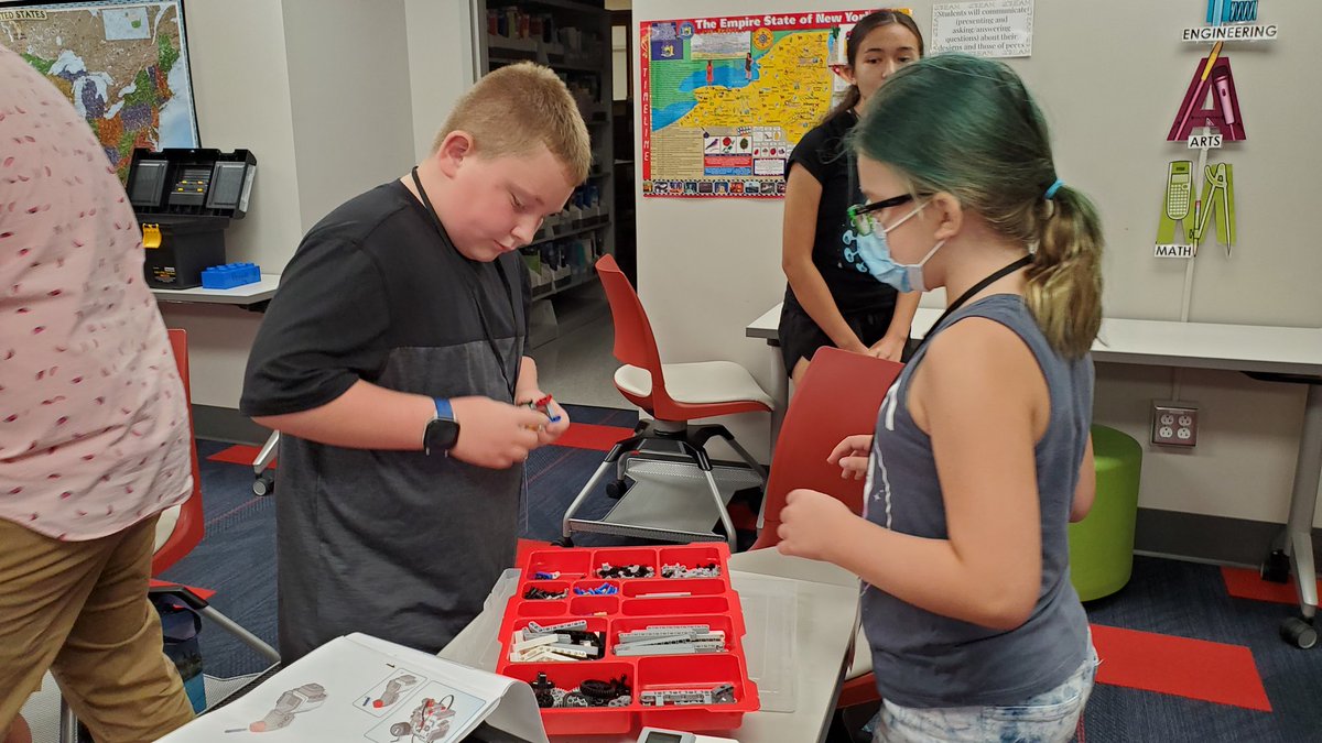 MediaCenterWss's tweet photo. @LeRoyWSS First day of Robotics STEAM camp!! The kiddos had a blast building their robots! Still a few seats left for the other weeks! https://t.co/w1pGR0efrW