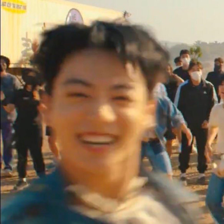 hola ayoooo👀 Jason <a href="/CageShow/">Jason Cage</a> 😬😁, Jason thank you for playing #BTS_Butter on your show <a href="/BTS_twt/">방탄소년단</a> on <a href="/Mix965Houston/">MIX 96.5</a>, excuse me Jason would you please play again #Butter before 7pm? or #PermissiontoDance 😮 I am ready🔥🙇🏻‍♀️