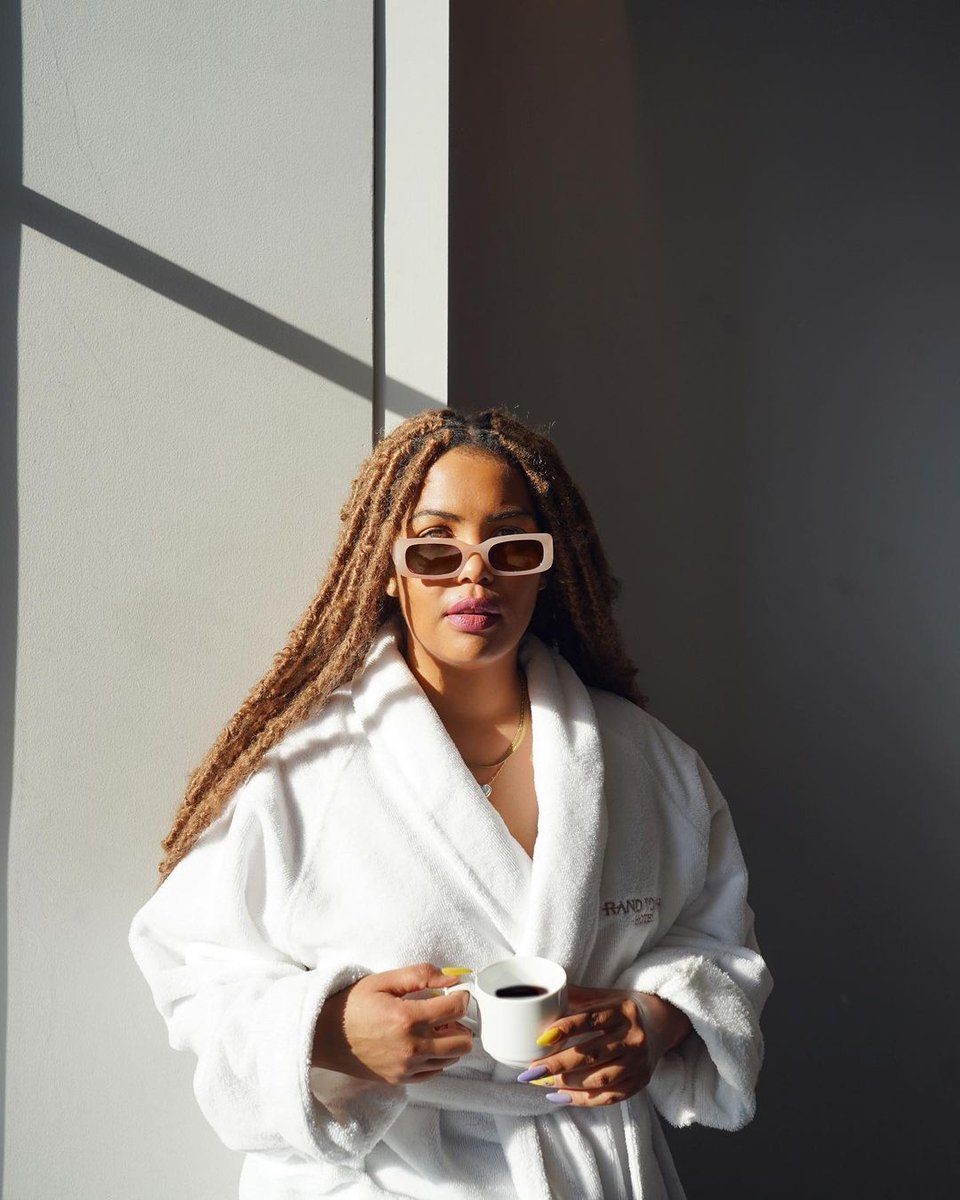 RandTowerHotel's tweet photo. Don't call, don't text, don't DM. Lost in the stream of consciousness. #AirplaneMode 

Image via @stylesparklesmile https://t.co/LnHck1CBlN