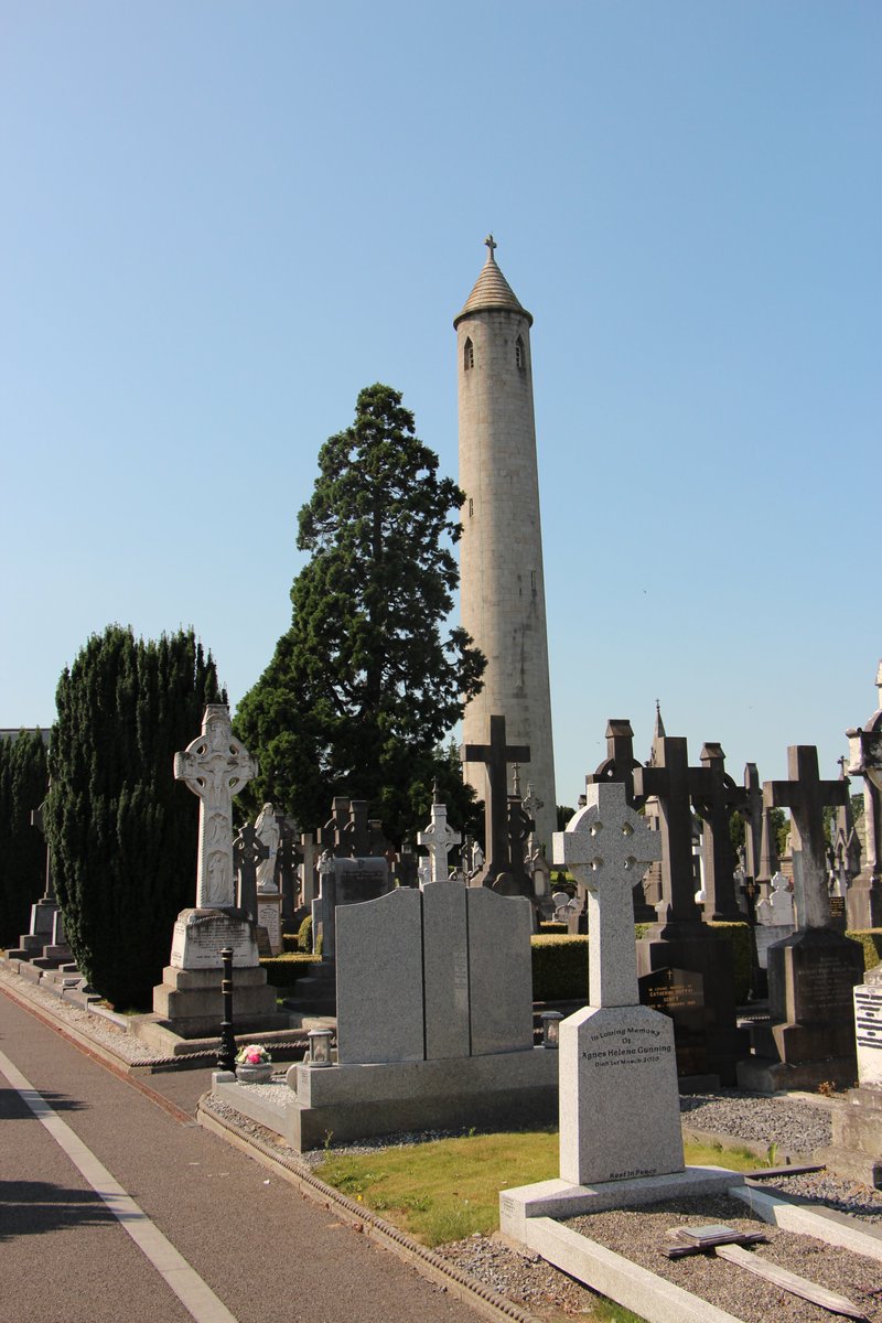 WalshmrG's tweet photo. @Kellie_Tallant and the final leg of my walk; from #NBG into #GlasnevinCemetery. All of this was necessitated by my need togo to the #ILACCentre to get a new sim card. https://t.co/H3Cy0OLMGV