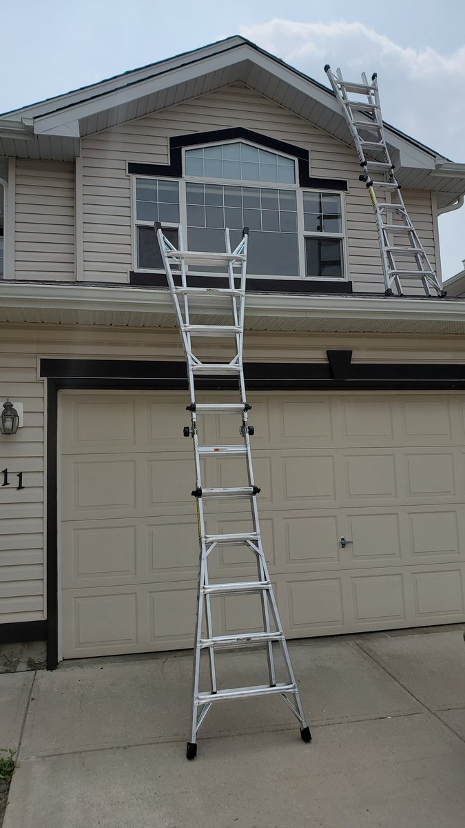 CCRandExteriors's tweet photo. After a hail storm or maybe Christmas Eve are really the only times finding a stranger on your roof is ok! At least @CCRandExteriors we call ahead!  Here is Jay, one of our HAAG certified inspectors checking for damage on a client's roof! https://t.co/dLjgP0t2BR