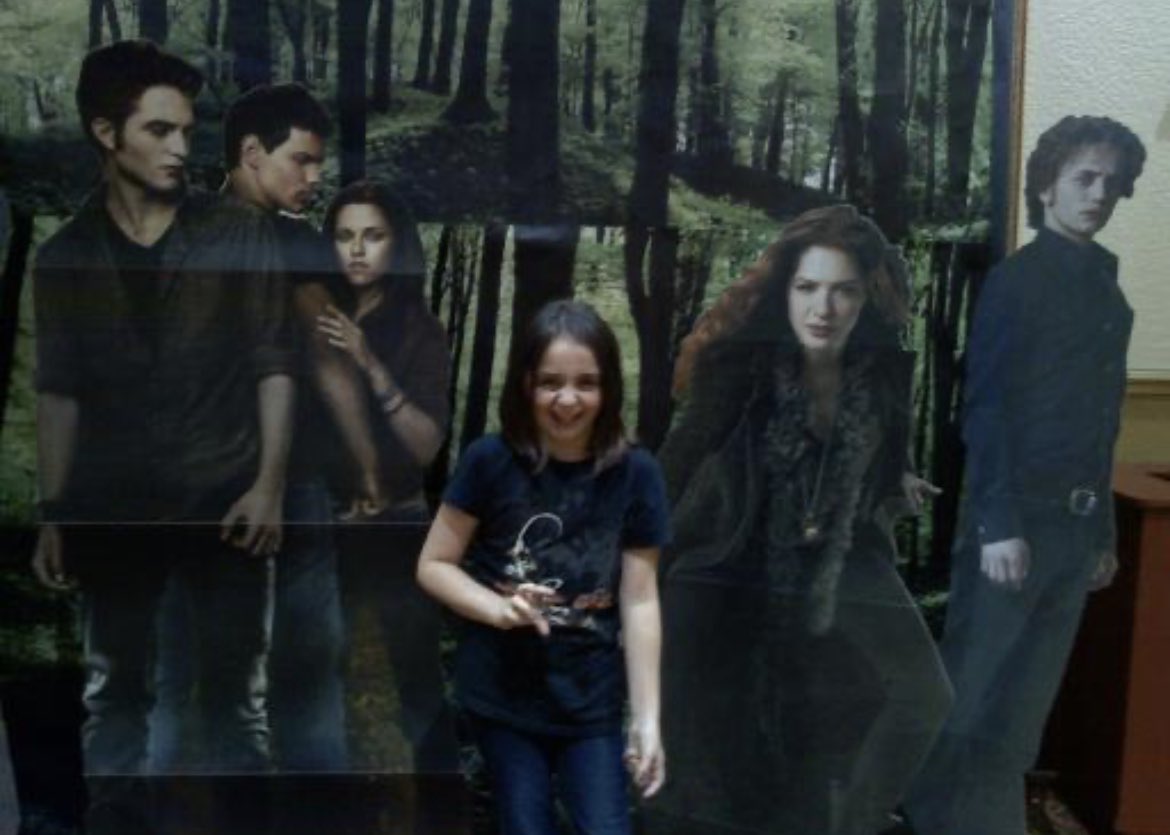 thunderdemon18's tweet image. watching twilight