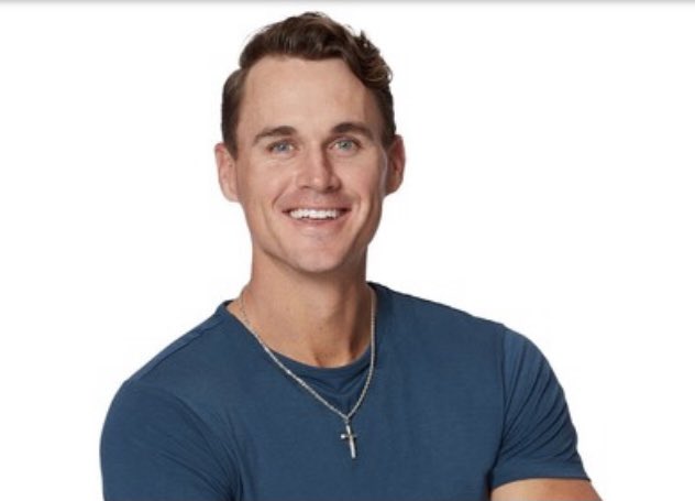 cominBecsatcha's tweet photo. Hi hello have these two met? If not they should!! Same energy and I’m here for it #bachelorette #BachelorNation https://t.co/zkCL2Um8Pe