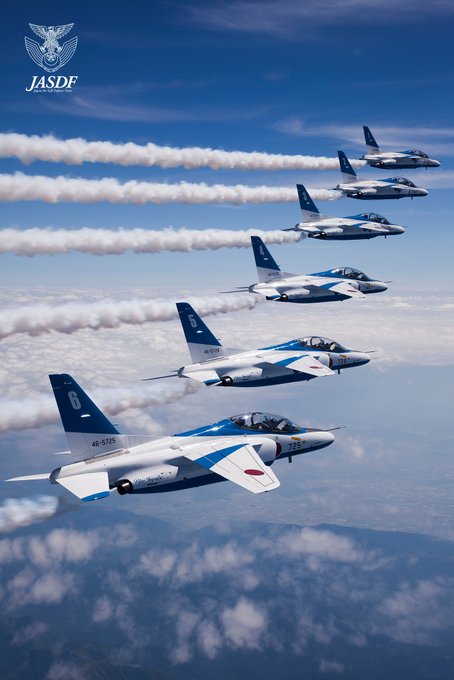 上空で一糸乱れぬ華麗なフライトを行うブルーインパルス 1番機から6番機のパイロットたちが地上で見せる素顔は確固たるチームワークに裏付けされた笑顔で溢れている 東京オリンピックの展示飛行に関する情報は航空自衛隊の公式snsをご覧ください Tokyo 松島基地 上空で一糸乱れぬ華麗なフライトを行うブルーインパルス 1番機から6番機のパイロットたちが地上で見せる素顔は確固たるチームワークに裏付けされた笑顔で溢れている 東京オリンピックの展示飛行に関する情報は航空自衛隊の公式snsをご覧ください Tokyo 松島基地