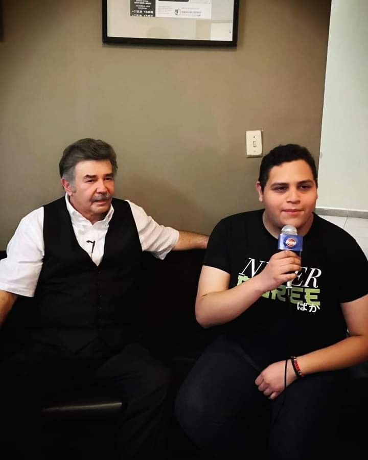 Todo el éxito mi querido <a href="/JORGEODEPINEDO/">JORGE ORTIZDEPINEDO</a>
 en esta nueva etapa de <a href="/candidopereztv/">Dr. Cándido Pérez</a> 😍❤️🖐🏻que bonito verlo pasar la estafeta al talentosisismo <a href="/ArathdelaTorre/">Arath De La Torre</a> ❤️😍 #drcándidopérez #CandidoPerez