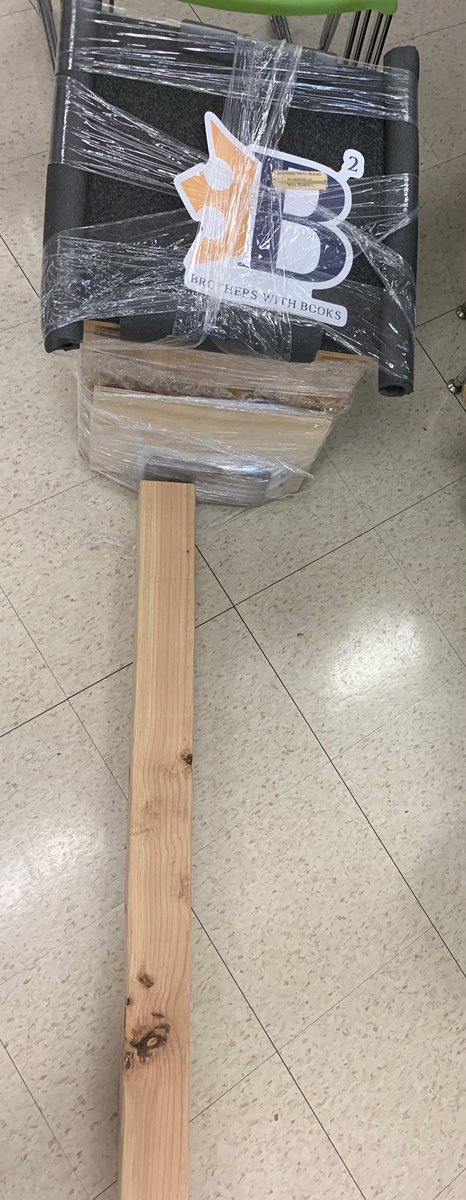 Ms_Dematatis's tweet photo. Thank you @BrosWBooks for donating books for our students and a little free diverse library to our @SouthLakeES students! Our students will greatly benefit from your generosity! Stay tuned to see the library put together. 🙂 https://t.co/K9tM3BLw32