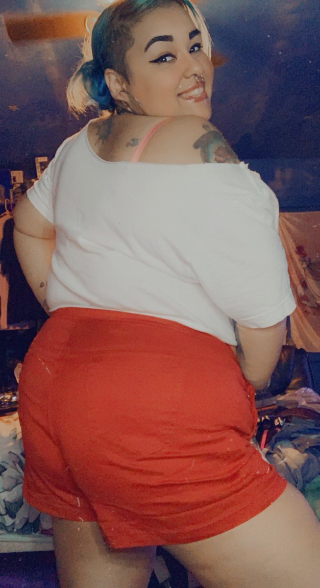 kitty_lynne00's tweet photo. Donβt I look freakin cute today π #bbwcontent #46dds #babygirl #bbwloverz #bbwOf #BigBreasted #bigtities #bigtitlovers #bigbreastedbeauty #clevage #onlyFans #OFgirl #subscribe #snapchat https://t.co/lYLJTAVQEo