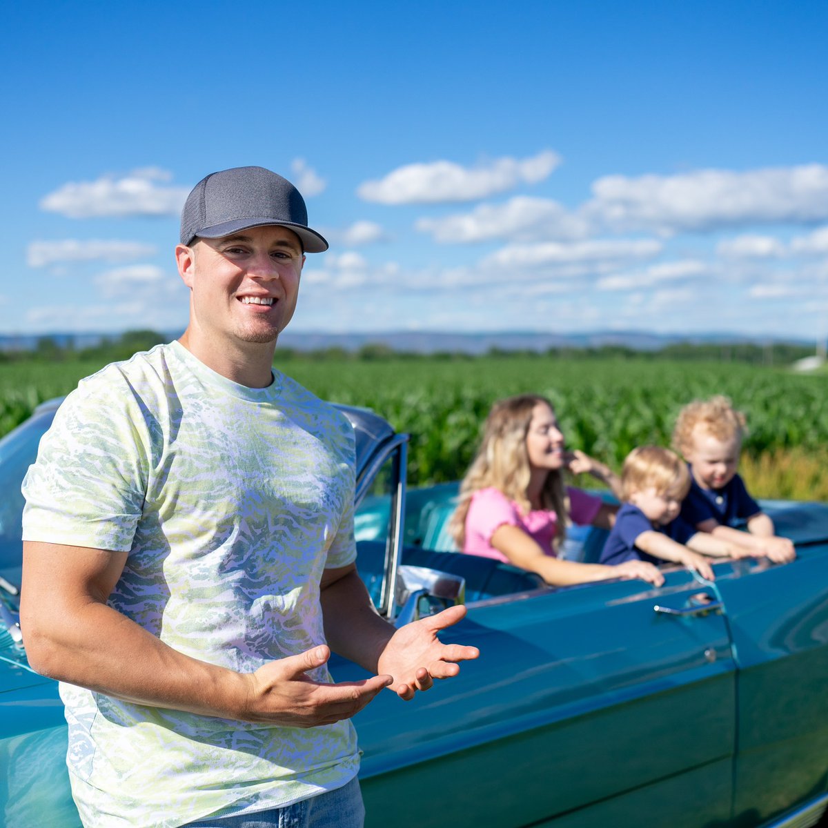 BIG ANNOUNCEMENT!!!👇🏼

My BRAND NEW SINGLE titled “Left In My Right” will be available on all major streaming platforms &amp; dropping to radio this Friday, July 23rd!

Thank you for staying with me all this time! The love is mutual!