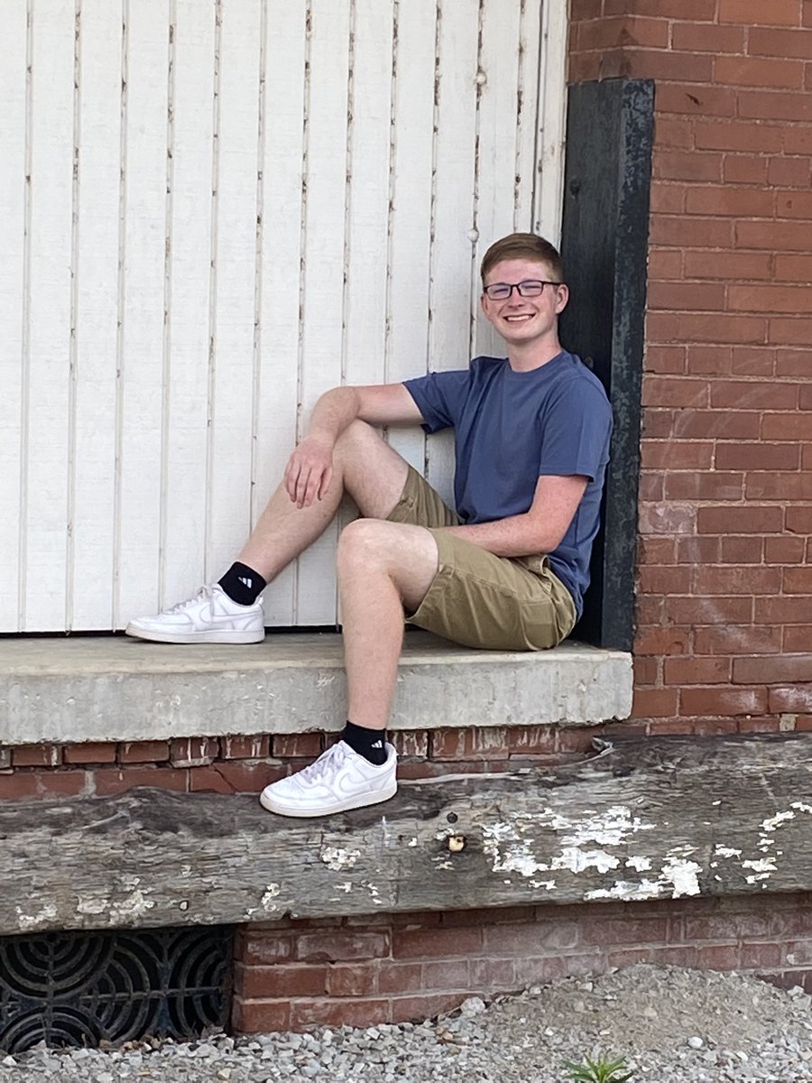 lanawilli7's tweet photo. Soakin up moments with my guy. Senior pictures….all I see is my blue eyed,spiky haired little boy. Don’t blink…#imnotcrying ❤️#thenol https://t.co/CgHOjY31rC