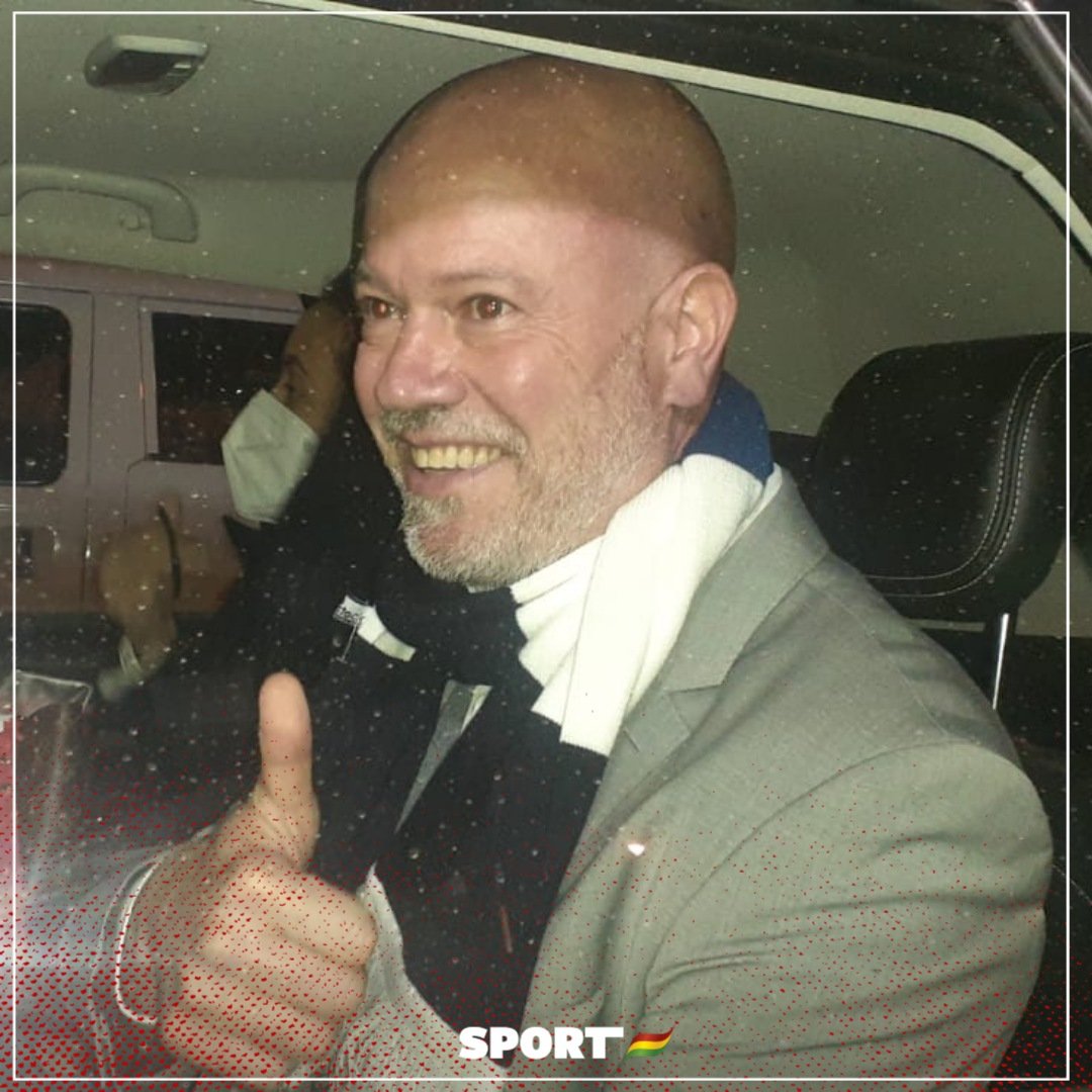 #SPORT | #Bolivar 
ZAGO ARRIBÓ AL PAÍS 🇧🇴⚽️
El brasileño Antonio Carlos Zago arribó a la ciudad de La Paz este lunes tras solucionar el problema que tuvo con su prueba PCR para viajar. El nuevo DT de Bolívar asume el mando del equipo este martes con miras al partido con Oriente.