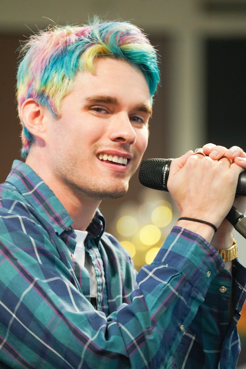 Darin_K_'s tweet image. Adding pics of the heart throb singer for the stans @waterparks