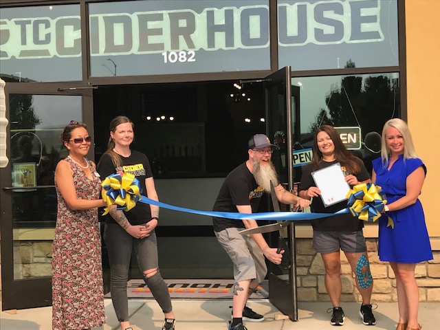 RichlandWA's tweet photo. Our first in-person ribbon-cutting (in 2021) and Business of the Day is TC Cider House, 1082 George Washington Way! Mayor Pro Tem Sandra Kent welcomed its owner and staff to Richland. Stop by for a taste, flight, or fill - cans and bottles to go too! https://t.co/mueCWg2KsJ https://t.co/6mNJLLF9yy