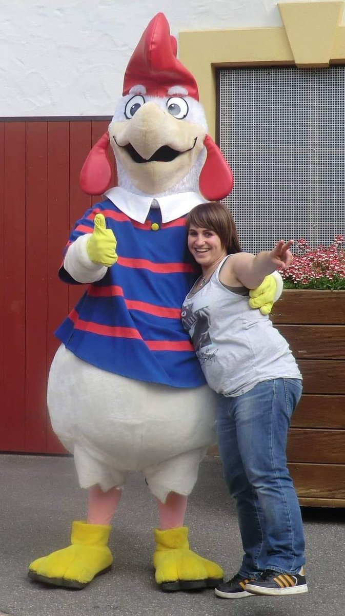 Aujourd'hui à partir de 7h un nouvel épisode des Aventuriers en #Allemagne, à #BadeWurtemberg avec Capucine, une expat qui nous donne de ses nouvelles. On y parle aussi de La Forêt Noire, de #Stuttgart et surtout du parc d'attraction <a href="/EuropaParkFR/">Europa-Park FR 🎢</a> avec Andréa (cf photos) .