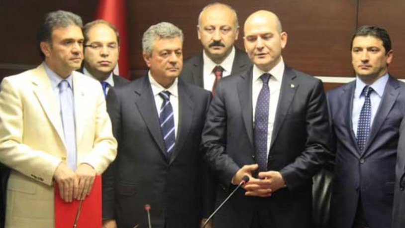 Esenyurt'u binaya boğan Özyurtlar'la ilgili detaylar ortaya çıktı: 'Bakanlıkla bağlantıları olduğu belli'

gercekgundem.com/siyaset/288102…