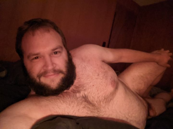 ShowbizGeek's tweet photo. Hanging out in bed... Anyone want to be my little spoon? Don't mind my cock poking your butt... That's just how I do cuddles 😜 

#gay #gaybear #gaycub #ChubbyBears #chubbydaddy #bear #cub #gaybelly #beard #bigspoon https://t.co/wH7NcwtQPp