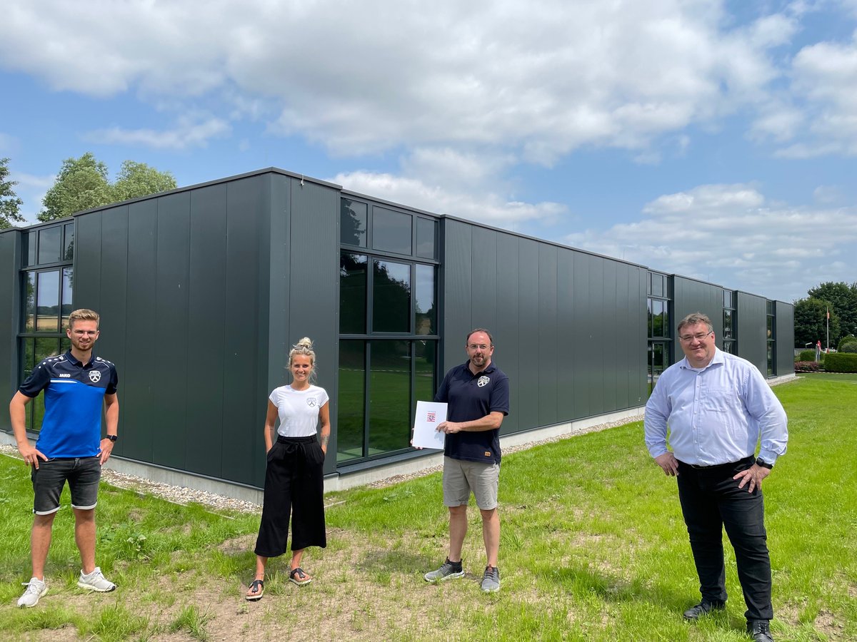 mattium's tweet photo. Ich war gestern im Schwalm-Eder-Kreis unterwegs. Die  Gemeinde Malsfeld bekam eine Förderzusage in Höhe von 99.000 Euro. #HESSENKASSE . Der SC Edermünde e.V. erhielt einen Förderbescheid in Höhe von 11.037 Euro zur Verbesserung der Digitalisierung. https://t.co/IeyLFmVOoD
