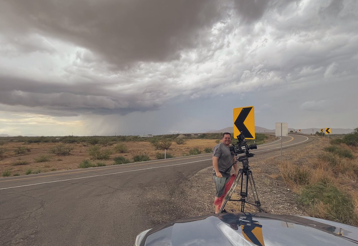 Chris_Frailey's tweet image. A @Dustin_Farrell intercept yesterday near Willcox. Not only is Dustin an amazing videographer, but in some parts he’s known as a towel whisperer. 😂 #azwx #windproblems
