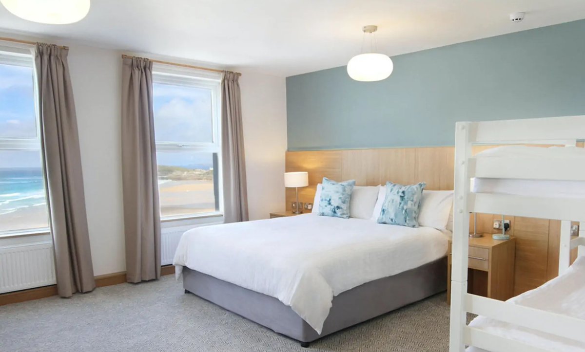 BridgeInteriorC's tweet image. Case Study!✨

This picturesque hotel in Newquay is a beautiful place to get away too. Throughout the bedrooms, we provided pencil pleat curtains and voiles 

In the communal areas, we provided curtains and cushions.

#hotel #hospitality #curtains  #casestudy #interiordesign