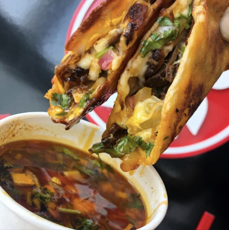 miriamrobern's tweet photo. I am a minister’s wife so I can say with spurious authority that eating the birria tacos from @kyugrill is a religious experience. https://t.co/oC3TZ3oNud