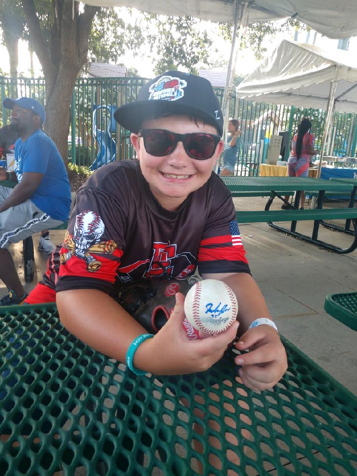 Jay_BrayNation's tweet photo. @jgnwogu42 Hey man, pleasure to meet ya last Thursday and thanks for signing my boys ball. He was super pumped. Best of Luck to ya on your path to the Bigs! https://t.co/FcJA2fUw9F