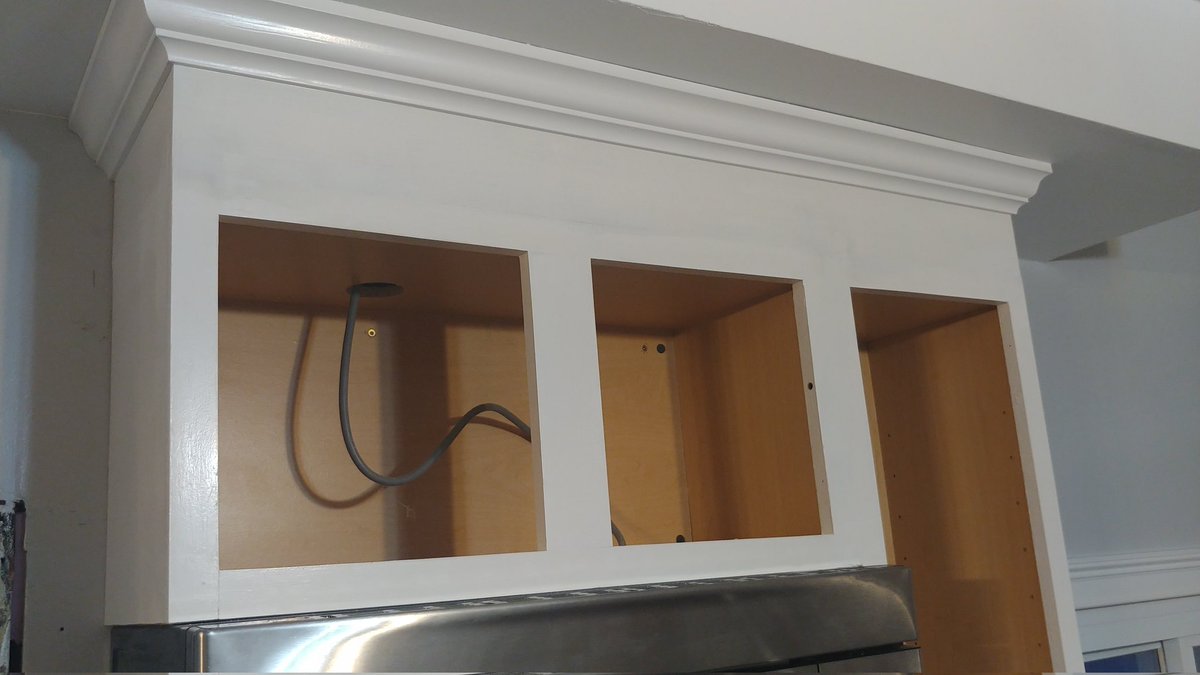 JakeCompass's tweet image. First attempt at crown moulding. I'm okay with this.