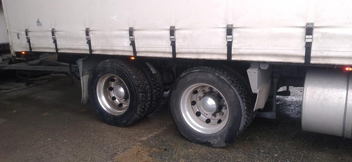 tyre_aaron's tweet photo. #Triangle 275/70R22.5 TRD06 - Directional Drive tire with excellent wear rate and even wear performance.

Whatspp&amp;Wechat：0086-18561290729
Email：aaron@alltruth.com.cn
#triangletires #tire #tyre #Pneu
#llanta #Manufacturer #TBR #покрышка #шина #Reifen https://t.co/ORabFDJPUs