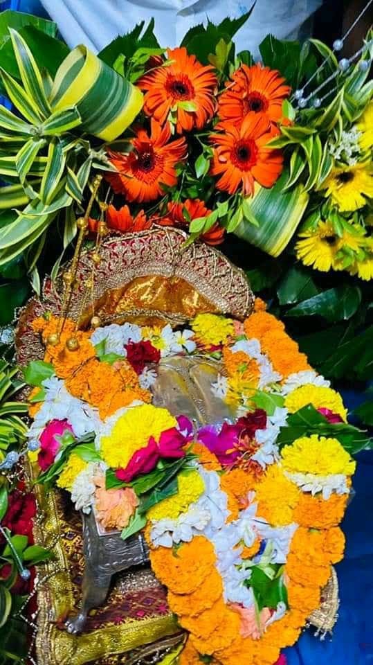 priority_n's tweet photo. Saint Tukaram's #Palkhi carrying "Paduka" will begin Wari from Dehu village & Saint Dnyaneshwar's Palkhi from Alandi both the places from #Pune, Maharashtra
There are nearly 200 #Dindis each would have approx 3000 Devotees from various states who would walk for about 250 kms. https://t.co/NioRooDtKW